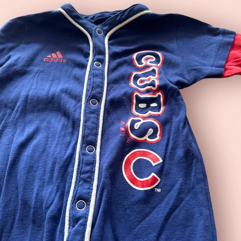 Baby Adidas Chicago Cubs Baseball Button Front Footie Bodysuit Size 3/6 Months